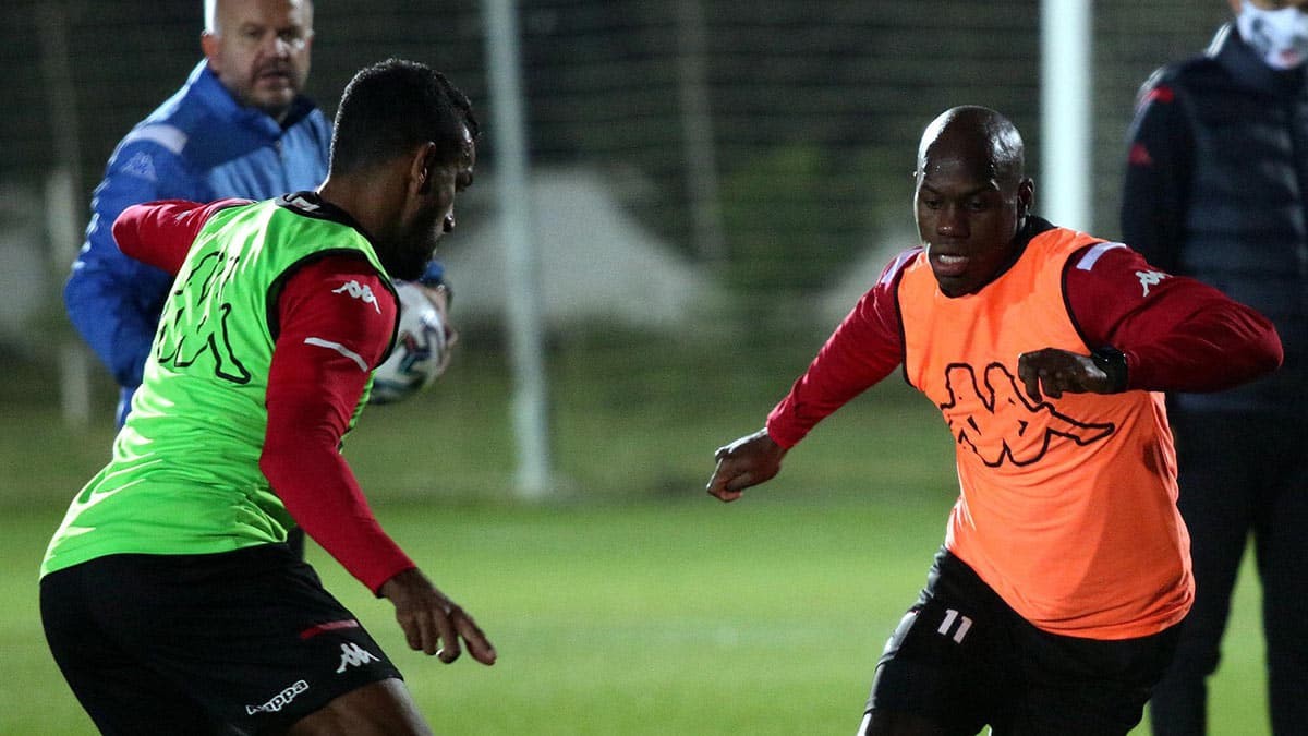 Fraport TAV Antalyaspor, teknik direktör Ersun Yanal yönetiminde ligde 5 haftadır süren 3 puan hasretine son vermeyi hedefliyor.