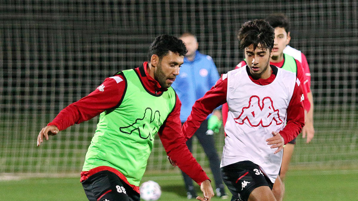 Fraport TAV Antalyaspor, teknik direktör Ersun Yanal yönetiminde ligde 5 haftadır süren 3 puan hasretine son vermeyi hedefliyor.