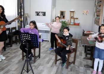 Çocuklar için 3 hikaye kitabı yazdı