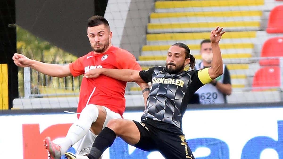 Halil Akbunar gösterdiği performansla yıldızlaştı