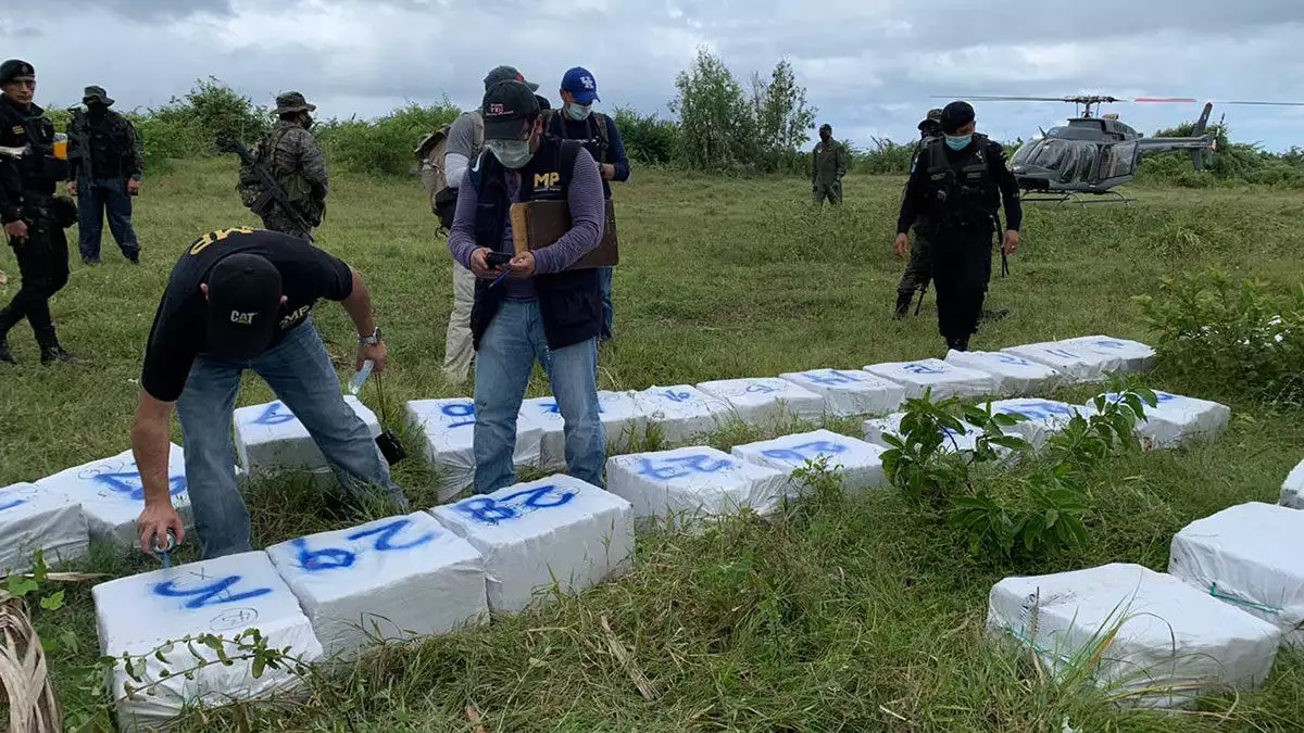 Guatemala ordusu, 14 milyon dolar değerindeki bir tonluk kokain taşıyan özel jete operasyon düzenledi.