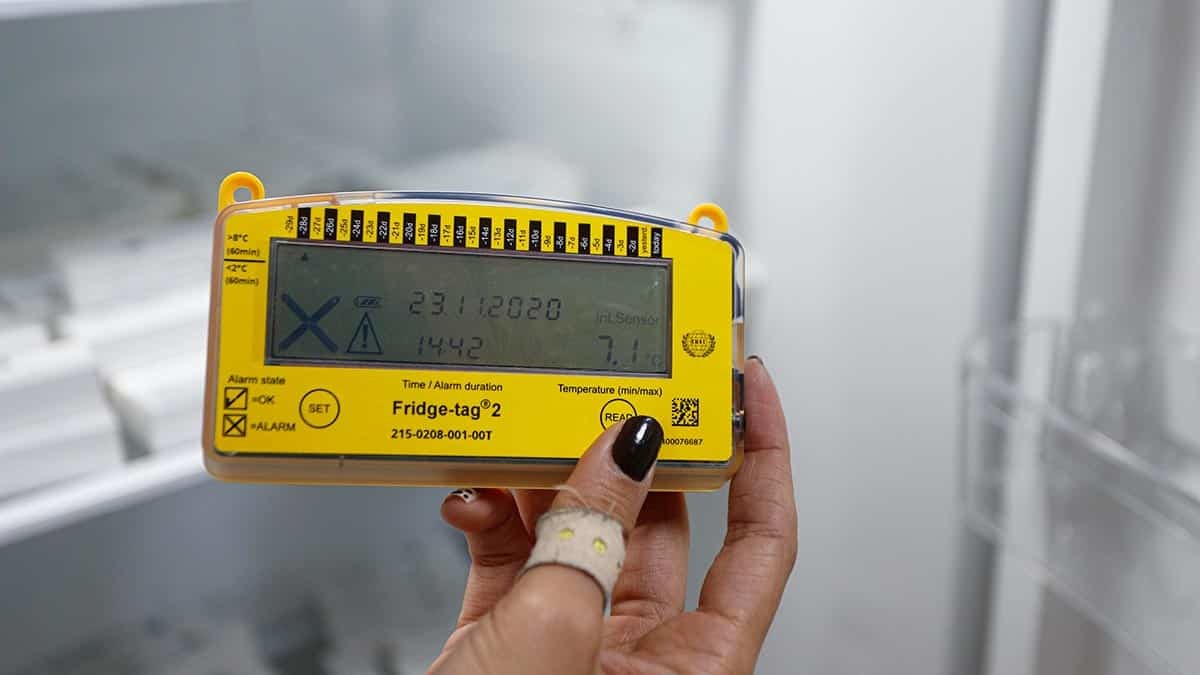 Aşılar eksi 72 derecedeki dolapta kilit altına alınıyor