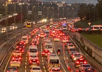 Trafik haritasında saat 07.54 itibarıyla yoğunluk yüzde 38 oldu.