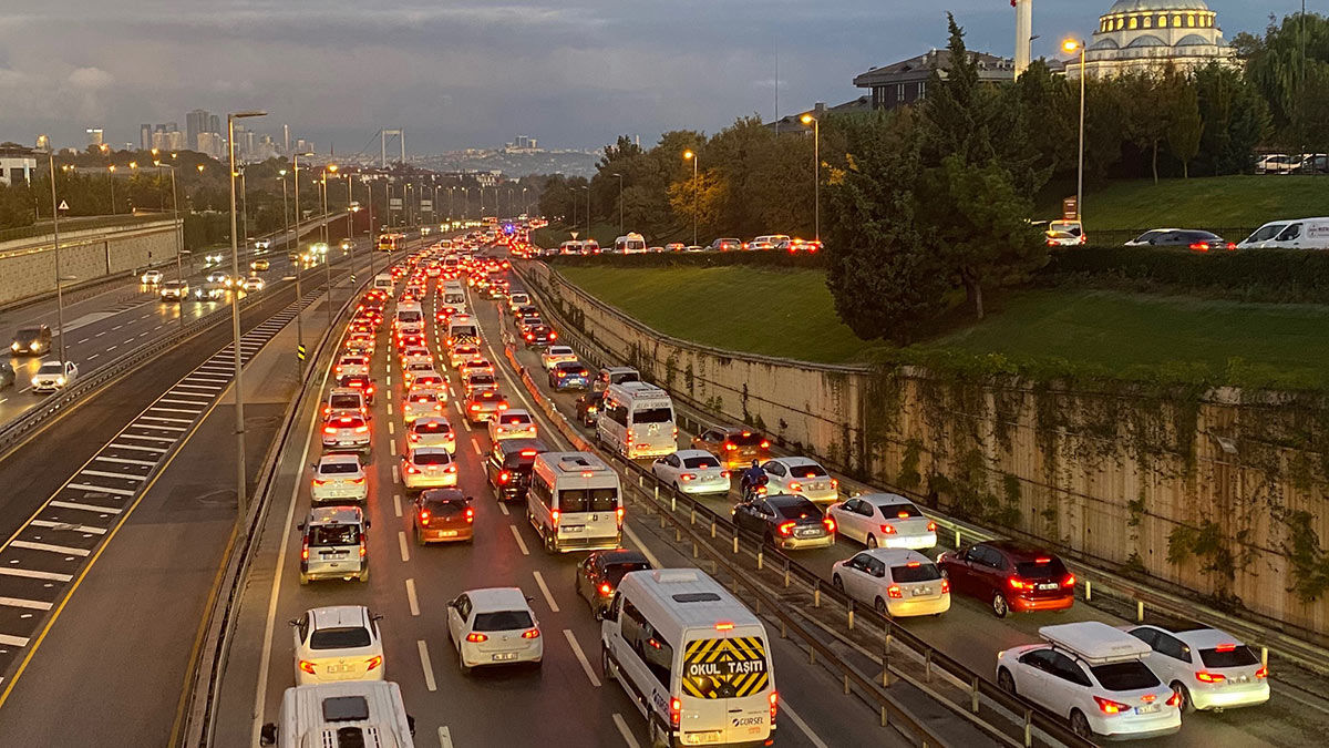Trafik haritasında saat 07.54 itibarıyla yoğunluk yüzde 38 oldu.