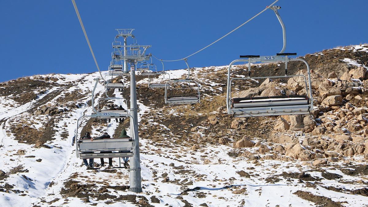 Merga Bütan Yaylası'ndaki kayak merkezi, yeni sezonda 4'lü telesiyej ve yeni pist alanlarıyla yurt içi ve dışından gelecek kayak tutkunlarına ev sahipliği yapacak.