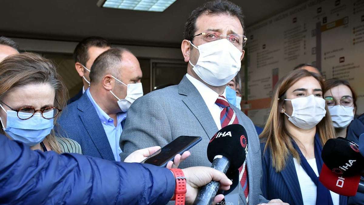 Şehir konseyleri kurulması gerektiğini vurgulayan İmamoğlu, "Çözüm ortaya koymalıyız. Şehir konseyleri kurup, bu şehirleri derhal insanlara ne yazık ki mezar olacak değil, teminat olacak yuvalara dönüştürmeli. Türkiye’deki yapı stokunun güçlendirilmesi önemli bir konu.