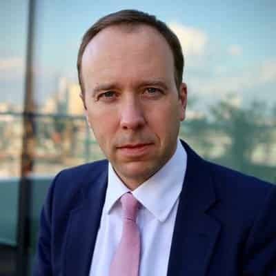 İngiltere Sağlık Bakanı Matt Hancock, Pfizer ve BioNTech aşısının ülkeye Ocak ayı sonuna kadar kademeli olarak ulaşacağını duyurdu.