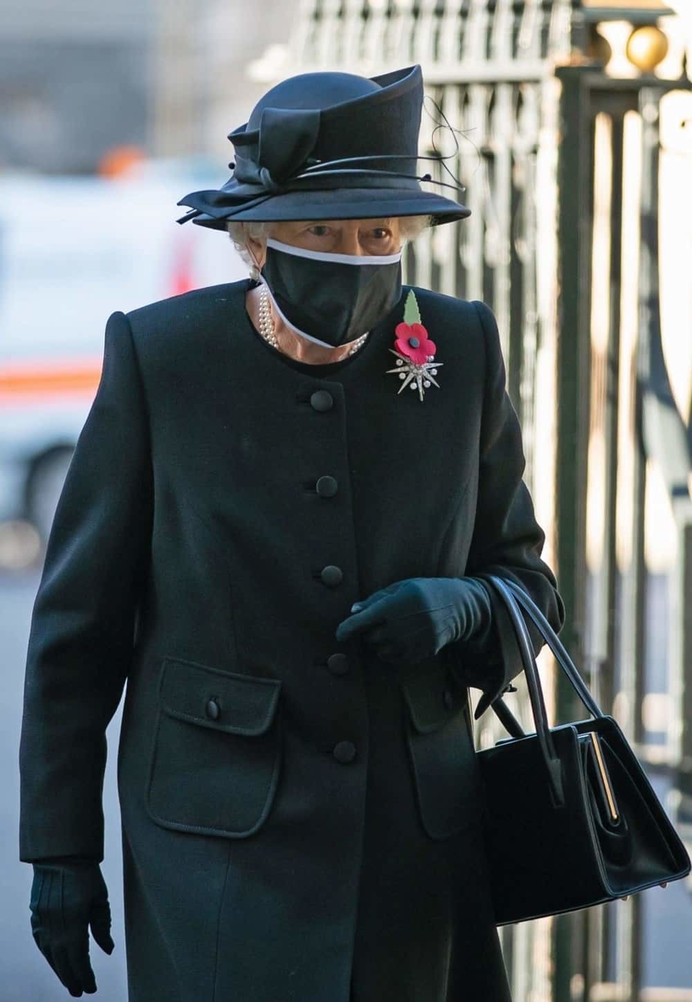 Kraliçe 2.Elizabeth aşı sıralamasında ikinci grupta