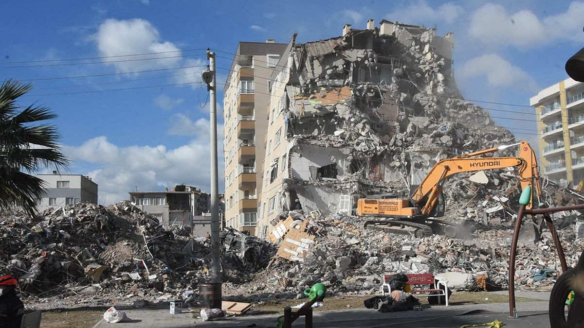 İnşaat mühendisi İrfan Kadiroğlu, sıvada deniz kumu kullanımının binanın dayanıklılığına bir zararı olmadığını belirterek, "Ancak, betonarmede kullanılırsa klorür çözünerek demirdeki iyonlarla reaksiyona girer ve paslanmaya sebep olur.