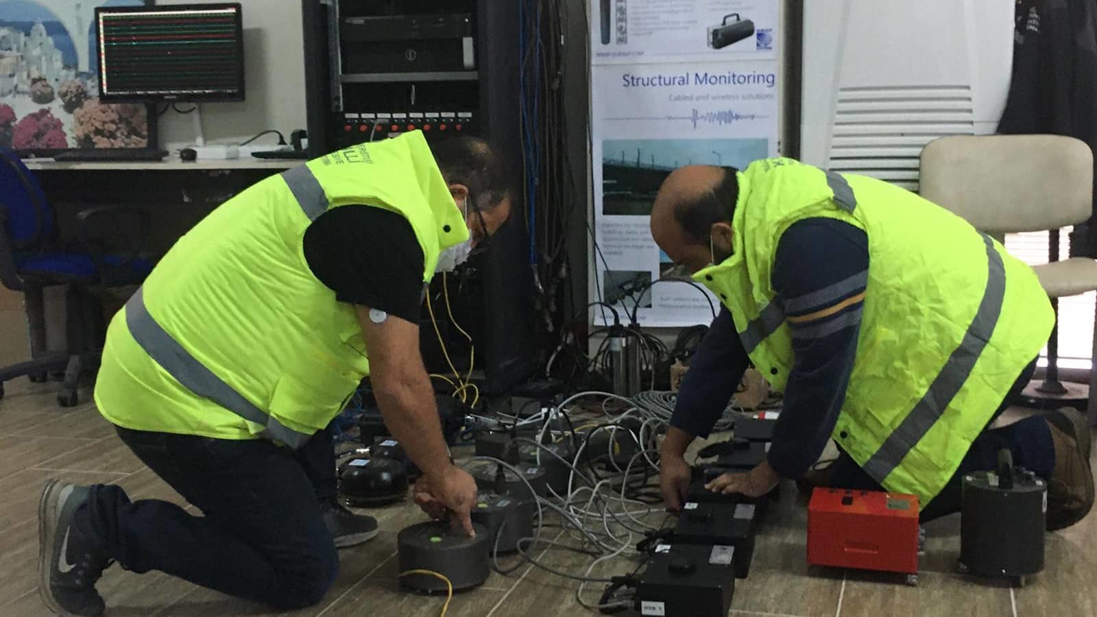Tunç, "İlk etapta düşündüğümüz noktalardan biri Çeşme, bir tanesi de Selçuk tarafı olacak. Bu iki noktada bu sistemi kurduğumuz zaman olası bir depremin dalgaları İzmir'e varmadan yaklaşık 8-10 saniye önce biz uyarıyı almış olacağız.