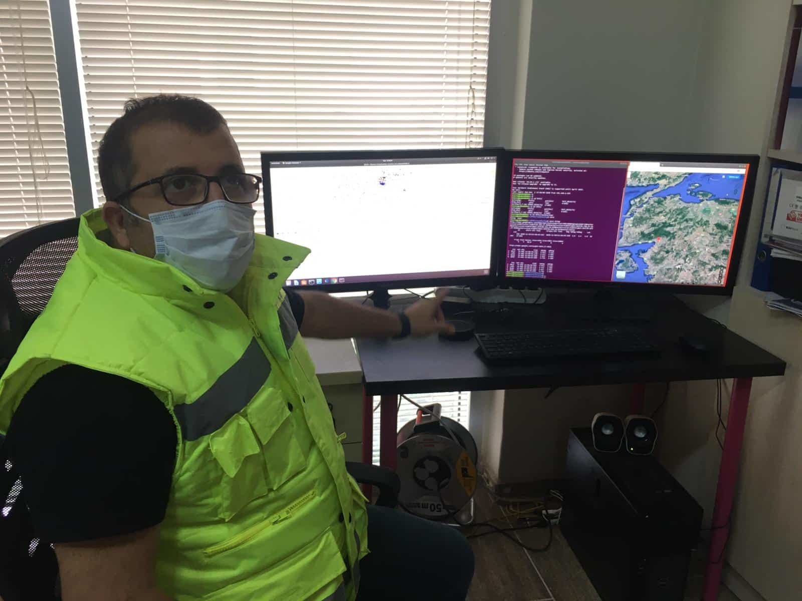 Erken uyarı sistemi üzerine doktora yapan elektronik ve haberleşme yüksek mühendisi Süleyman Tunç, İzmir'de faya yakın yerlere erken uyarı sistemi kurmayı planladıklarını belirtti.