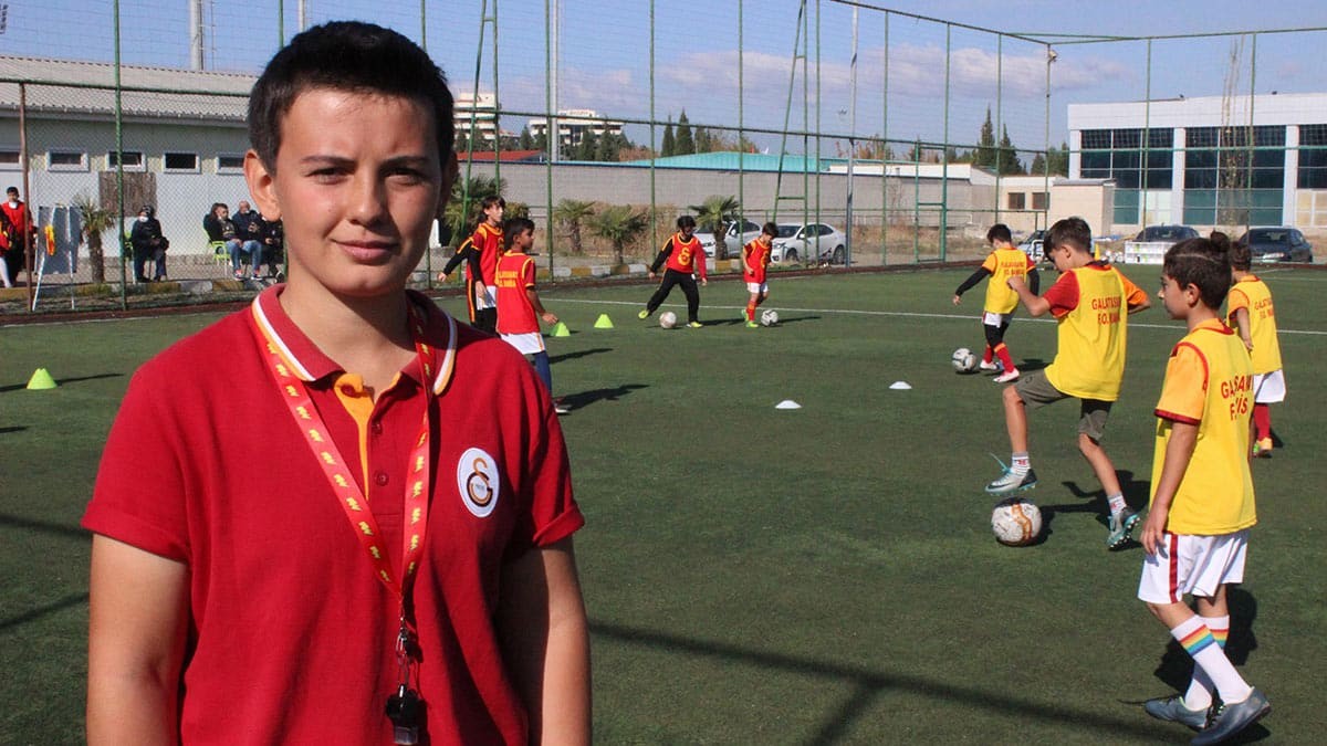 Kadın antrenörler, hemcinslerine futbolun sadece erkek sporu olmadığı çağrısında bulunuyor.