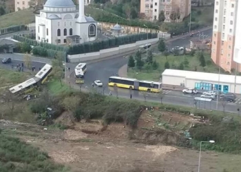 İETT otobüsü yoldan çıktı