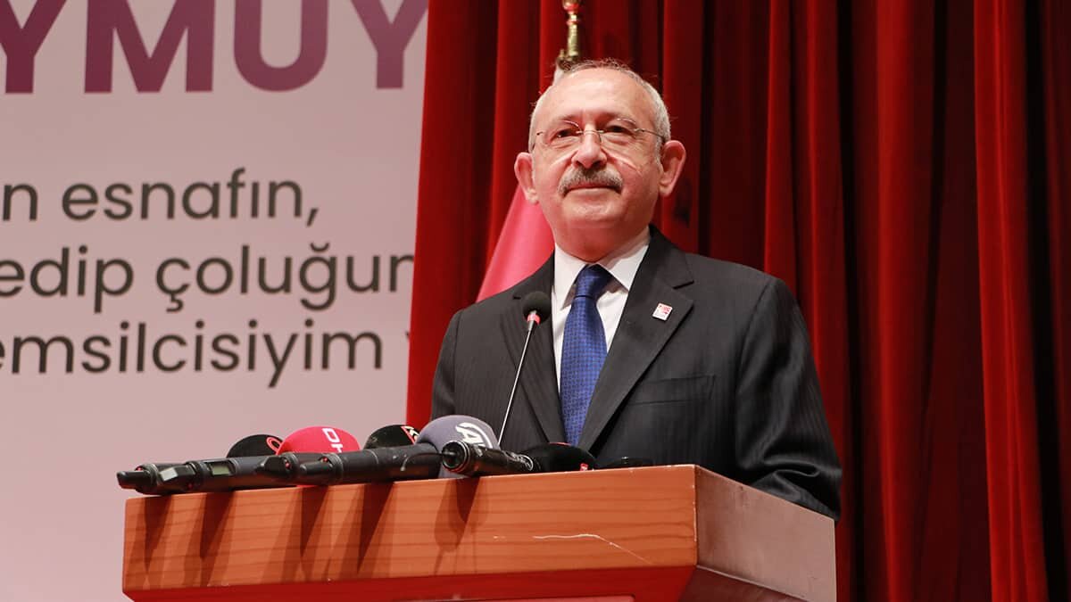 Türkiye genelinde baktığımızda bir esnaf bakanlığının kesinlikle kurulması lazım. Bunu her yerde söyledim, kesinlikle kurulması lazım. Sanayi Bakanlığı, Turizm Bakanlığı var. Esnaf bakanlığı niye yok?