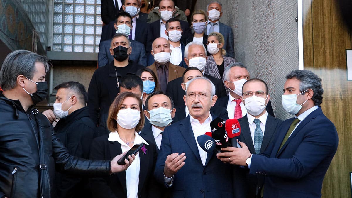 Bir partinin genel başkanı mafya liderine sahip çıktı