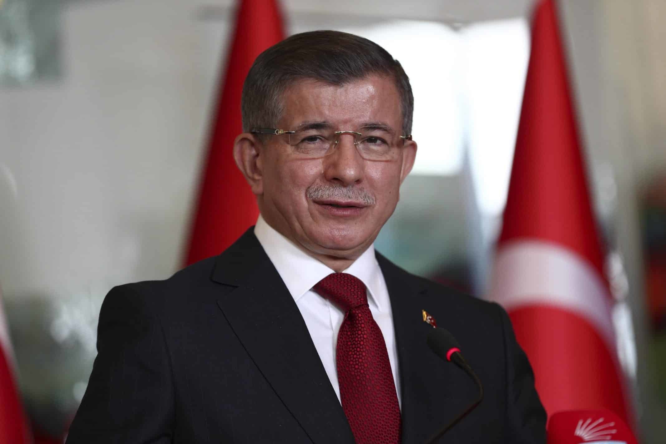 CHP lideri Kılıçdaroğlu, parti genel merkezinde Gelecek Partisi Genel Başkanı Ahmet Davutoğlu ve beraberindeki heyeti kabul etti. İki lider, yaklaşık 2 saat süren görüşme sonrası ortak basın toplantısı düzenledi.