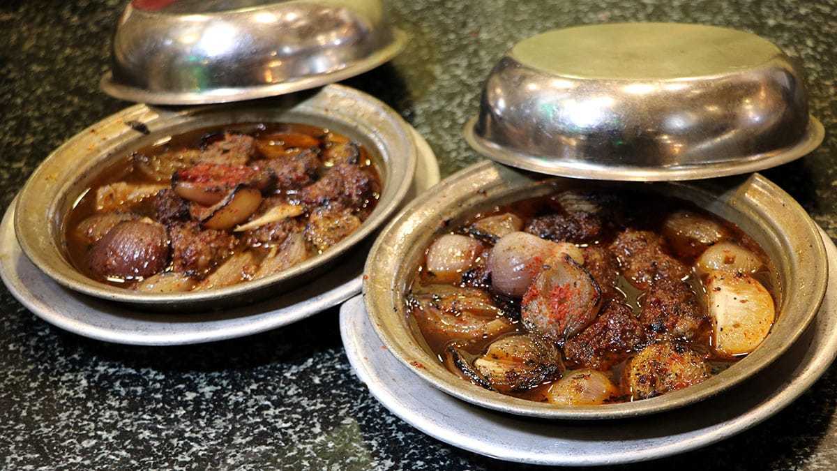 Gaziantep'te, havaların soğumasıyla birlikte besin değerinin yüksek olması nedeniyle vücut direncini artırdığı için soğan kebabı tüketimi arttı.