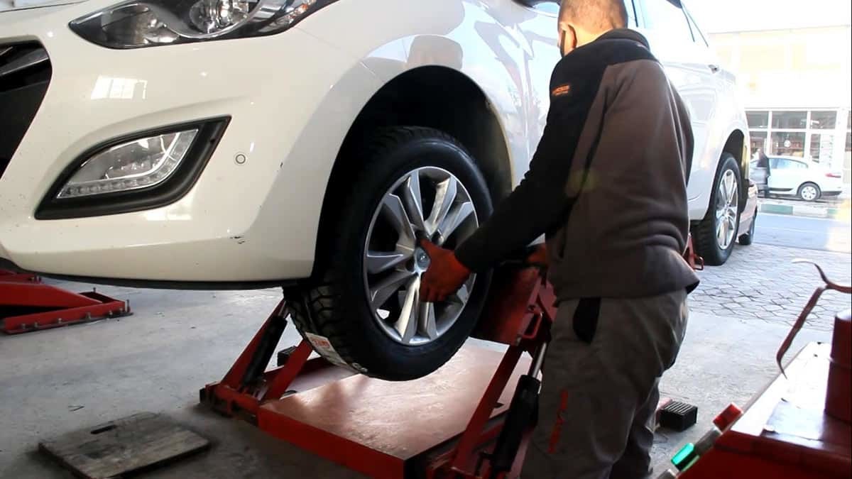 Lastikçilerin önünde uzun kuyruklar