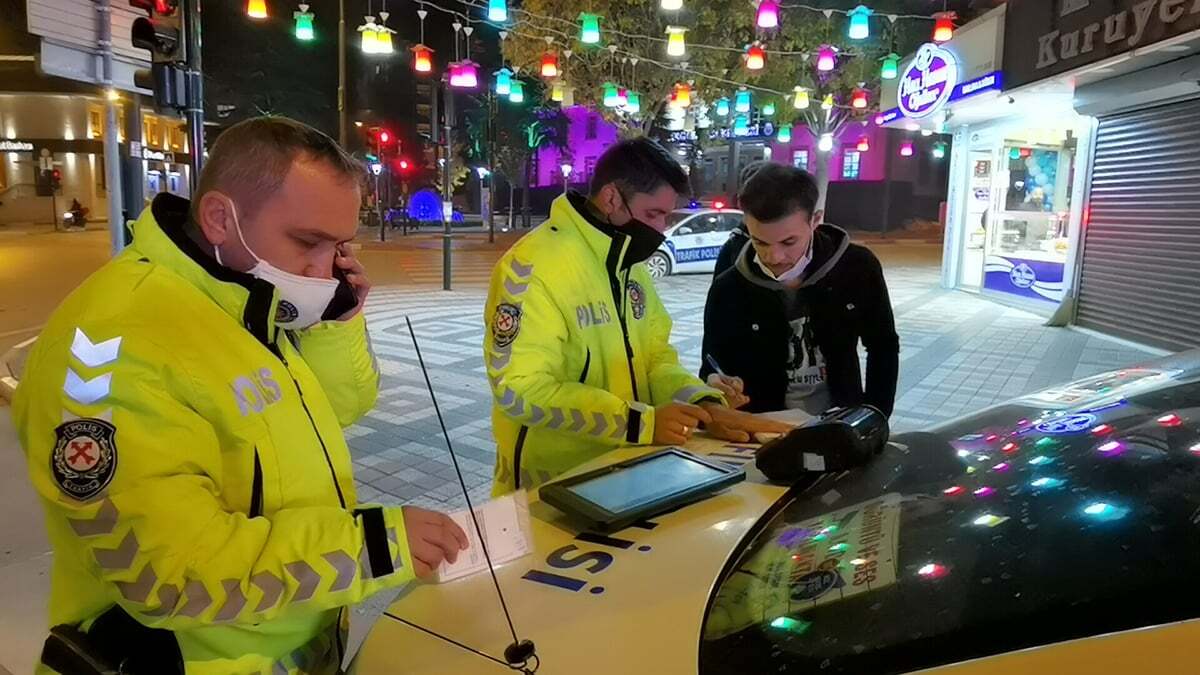 Cadde ve sokaklar sessizliğe büründü