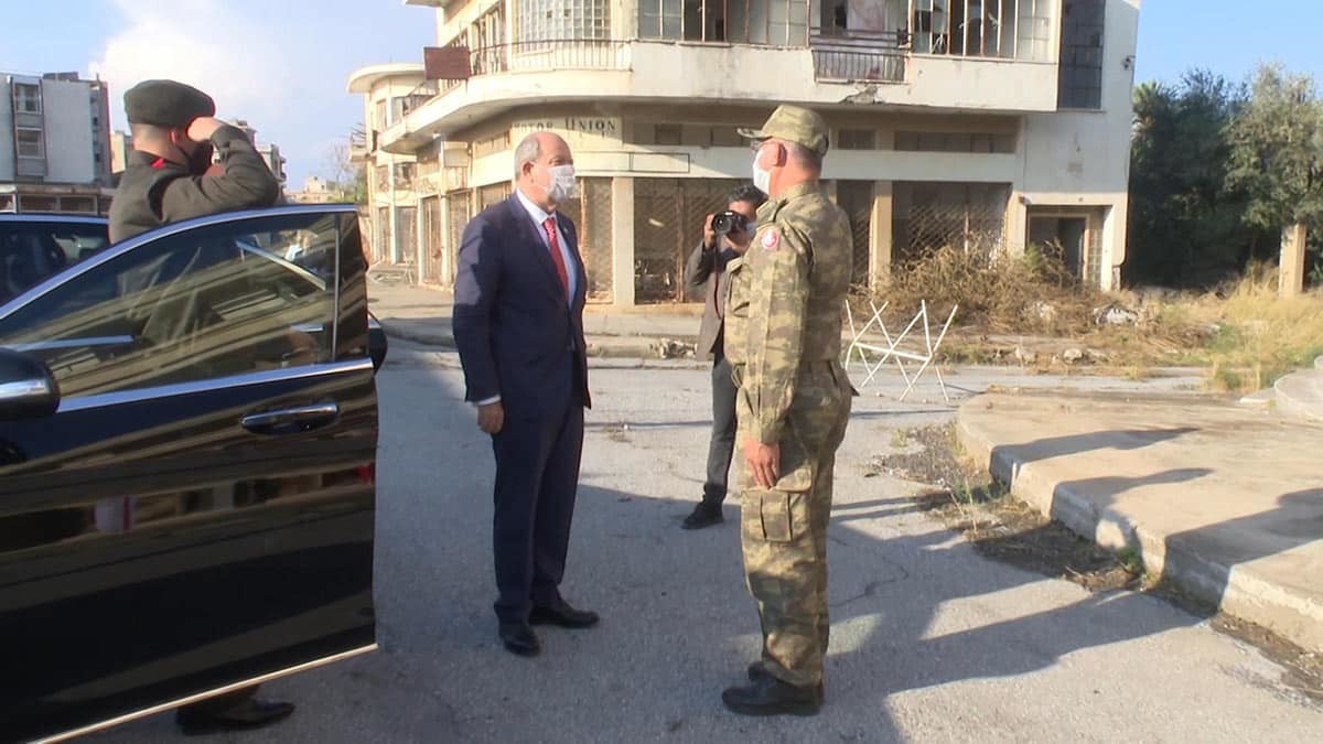 Kuzey Kıbrıs Türk Cumhuriyeti (KKTC) Cumhurbaşkanı Ersin Tatar Gazimağusa Belediye Başkanı İsmail Arter ile birlikte Maraş'ta yeni açılacak bölgelere incelemelerde bulundu.