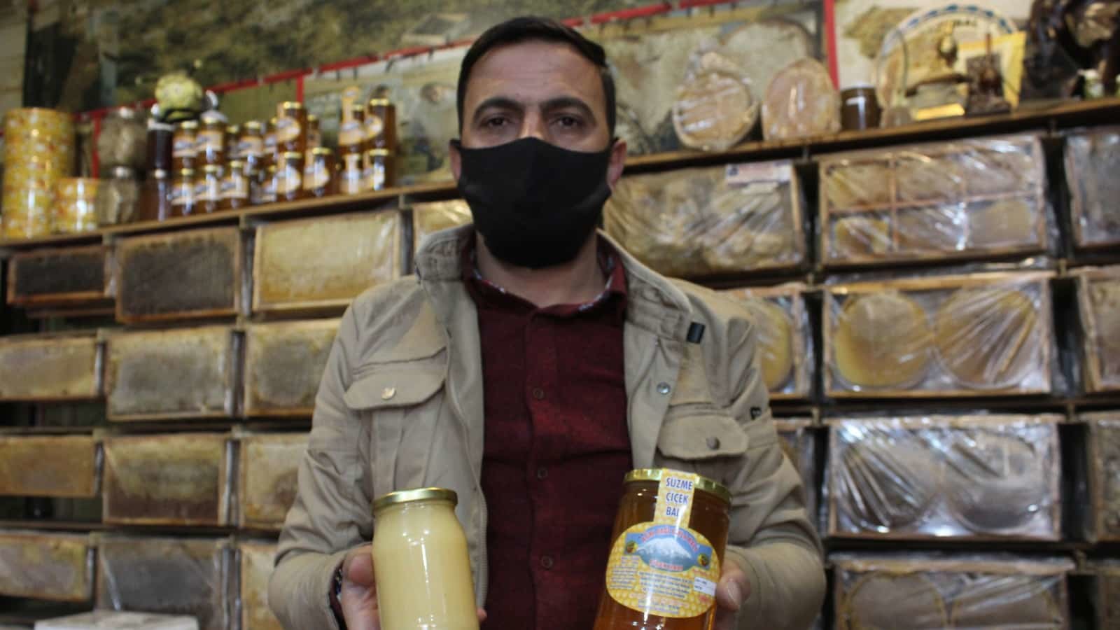 Ağrı'da tüm dünyayı etkisi altına alan koronavirüs salgınının ardından bağışıklık sistemini güçlendirmek isteyen vatandaşlar arı ürünlerine yöneldi.