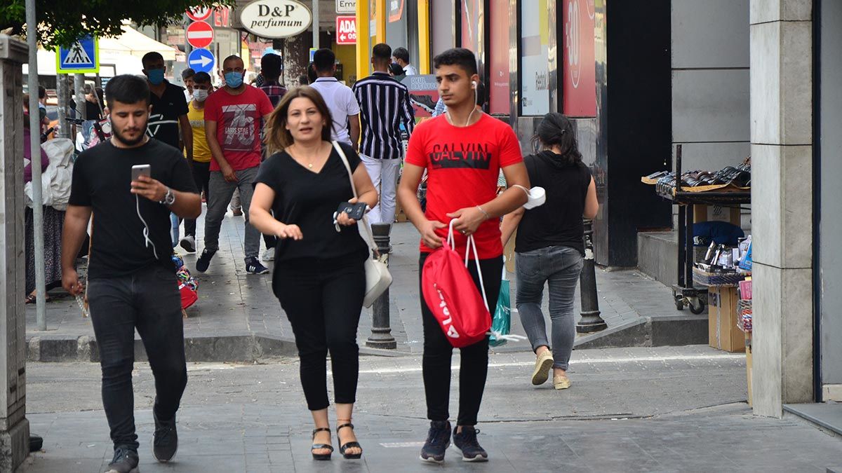 Türkiye genelinde koronavirüs korkusu beraberinde psikolojik sorunları getirdi. Adana’da ise koronavirüs nedeniyle psikolog desteğine başvuranların sayısı yüzde 60 oranında arttı.
