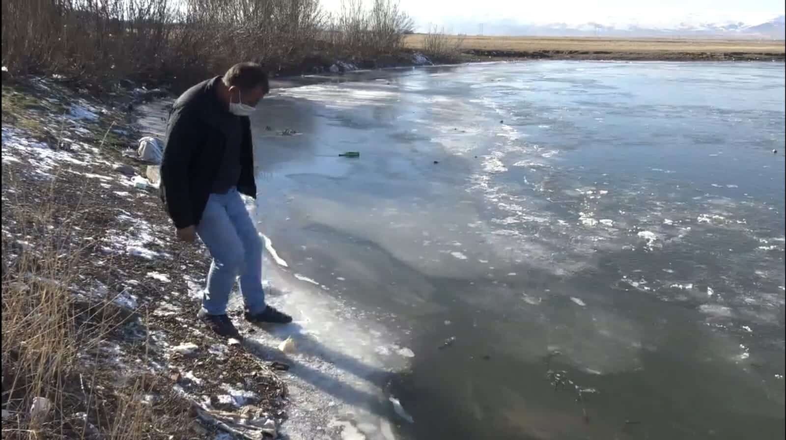 Kura Nehri'nin yüzeyi buzla kaplandı