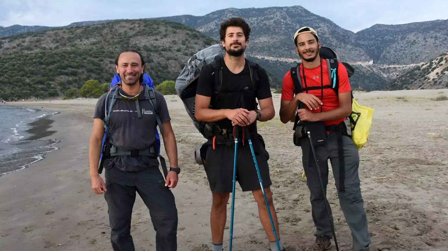 Dünyanın en güzel yürüyüş rotaları arasında yer alan likya yolu'nda farklı noktalardan yola çıkan ukraynalı 6 arkadaş ile 1'i fransız ve 2'si türk 3 arkadaş, antalya'nın demre ilçesinde buluştu.