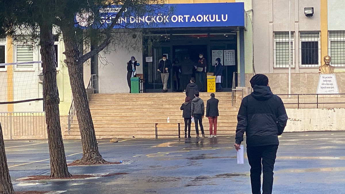 KPSS koronavirüs tedbirlerine uyularak başladı