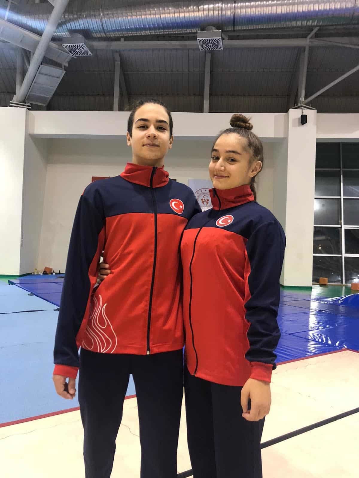 Cimnastikçiler 12-14 yaş kategorisinde şampiyon oldu