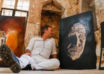 Mardinli ressam, ziftten ürettiği 20 tablosunu 2021'de Almanya'nın başkenti Berlin'de sergileyecek.