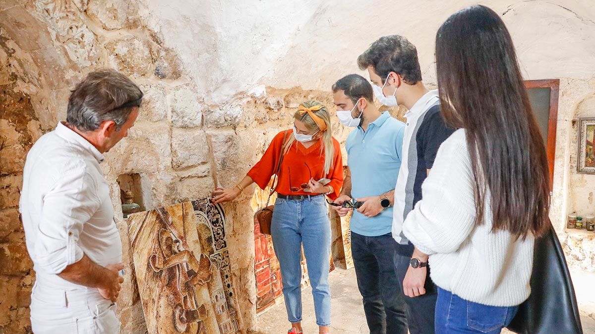 Mardinli ressam, ziftten ürettiği 20 tablosunu 2021'de Almanya'nın başkenti Berlin'de sergileyecek.