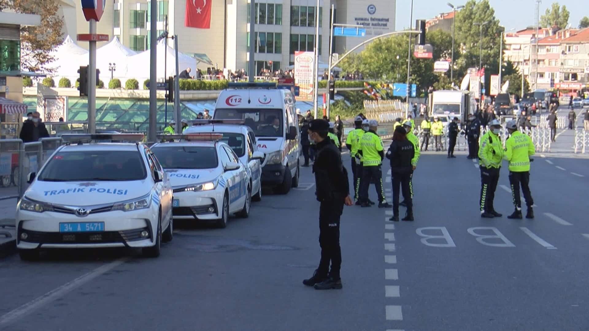 Eski Başbakanlardan Mesut Yılmaz son yolculuğuna uğurlanıyor.