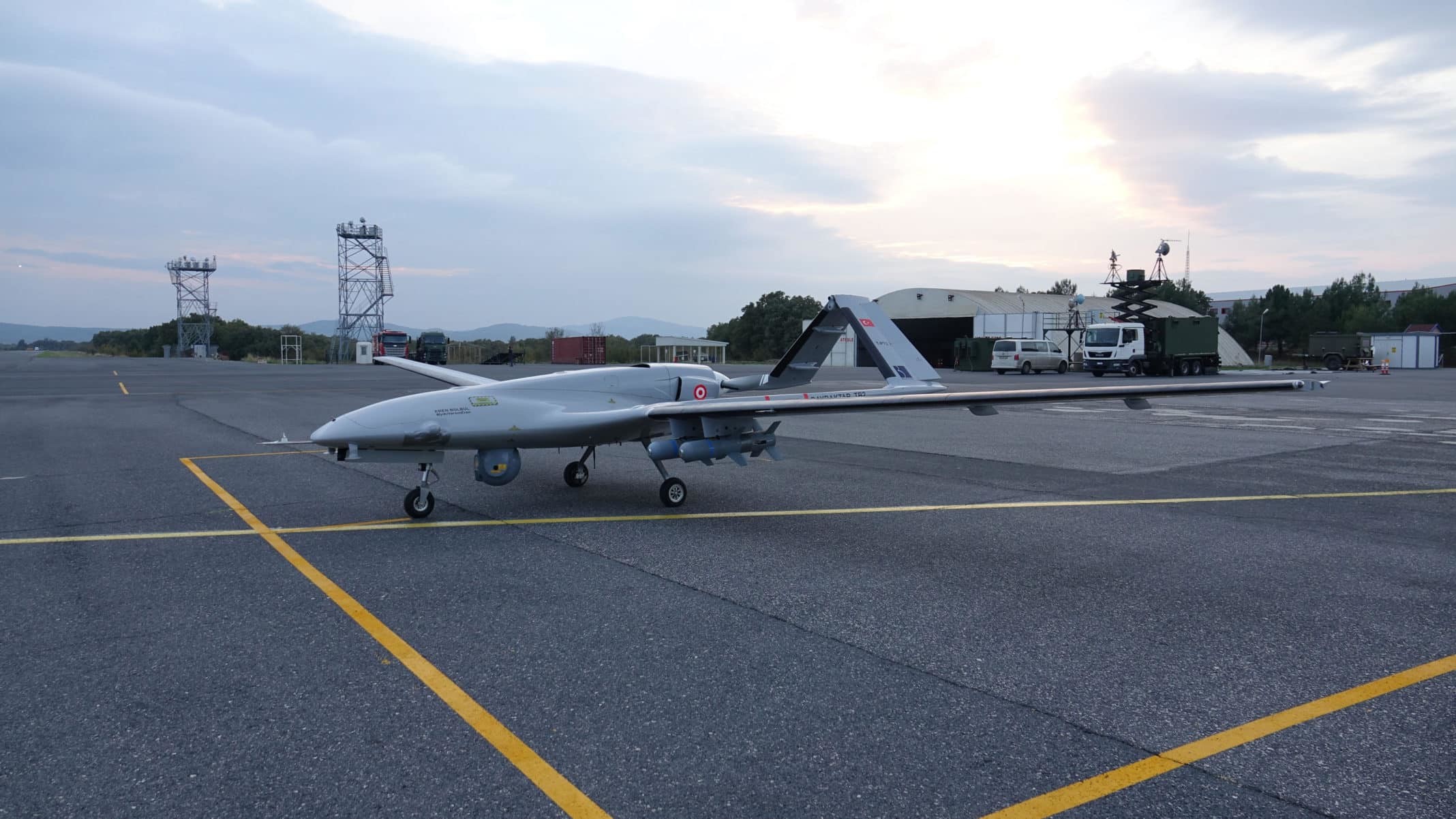 Bayraktar TB2 SİHA, Aselsan tarafından geliştirilen elektro optik keşif, gözetleme ve hedefleme sistemi CATS ile ilk test atışını başarıyla gerçekleştirdi.