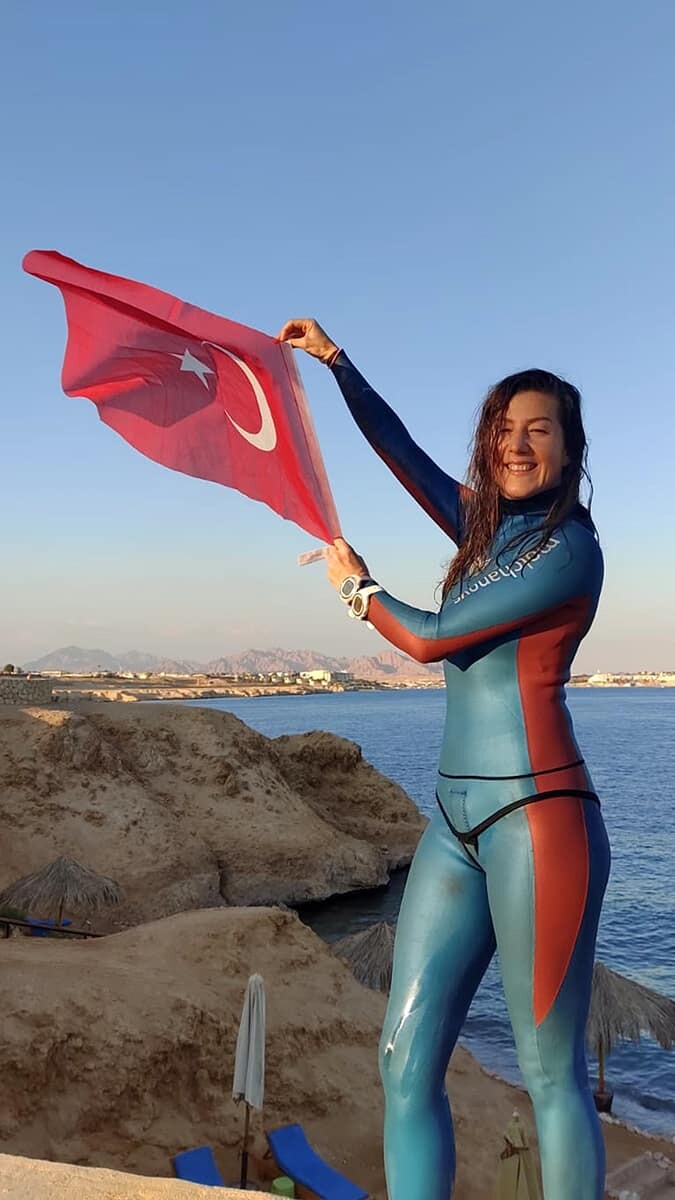 Yeni rekorlar için hazırlıklarını Mısır'da sürdürüyor