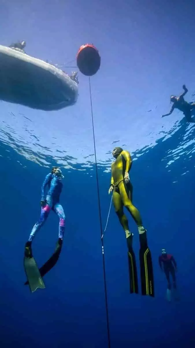 Sualtı dalış mili takımı sporcusu birgül erken, yaz boyu antalya'nın kaş ilçesinde yaptığı hazırlık çalışmalarının ardından yeni rekorlar için hazırlıklarını mısır'da sürdürüyor.