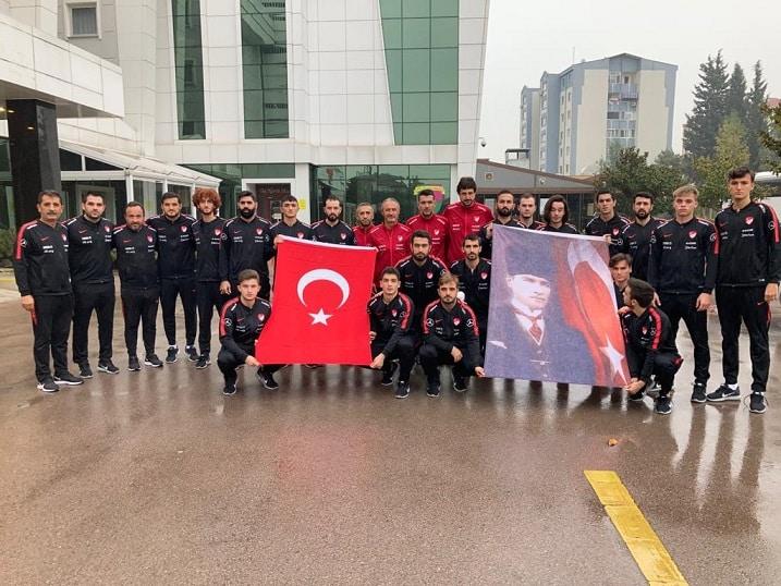 Milli futbol takımları, Ulu Önder Atatürk'ü ölümünün 82'nci yıl dönümünde törenle andı.