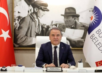 Başkan Böcek'e yoğun bir tedavi uygulanmakta