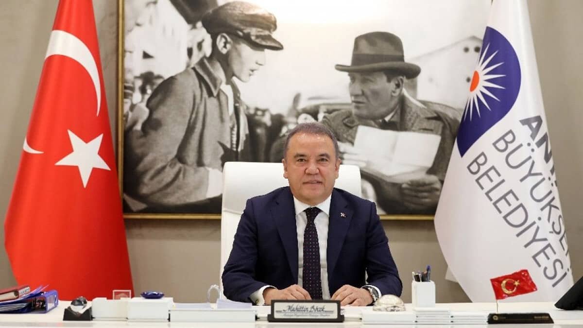 Başkan Böcek'e yoğun bir tedavi uygulanmakta