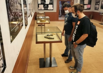 Gazi Mustafa Kemal Atatürk'ün 122 yıllık L. Nagant marka beylik tabancası, Samsun'da bulunan Bandırma Müze Gemisi'nde sergileniyor.