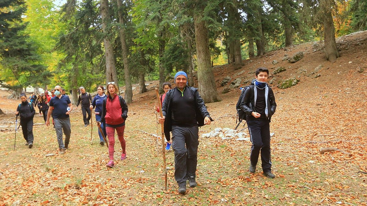 Osmaniye’nin Sumbas ilçesi Yirce Yaylası, sonbaharla birlikte büründüğü görüntüsüyle doğaseverlerin akınına uğruyor.