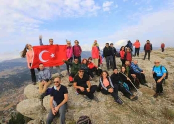 Osmaniye’nin Sumbas ilçesi Yirce Yaylası, sonbaharla birlikte büründüğü görüntüsüyle doğaseverlerin akınına uğruyor.