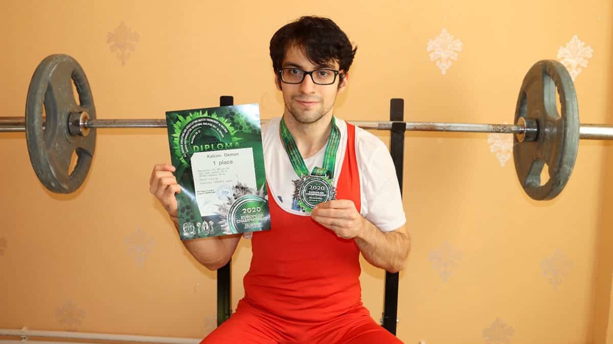 Osman Kalçın üç dünya rekoru kırdı