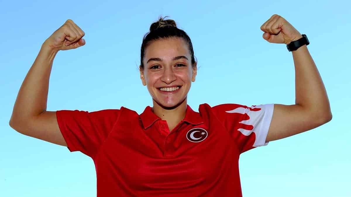 Çakıroğlu, "Herkes 2 altın gözüyle bakıyor ama ben bu takımın 3-4 madalya alabileceğini düşünüyorum"