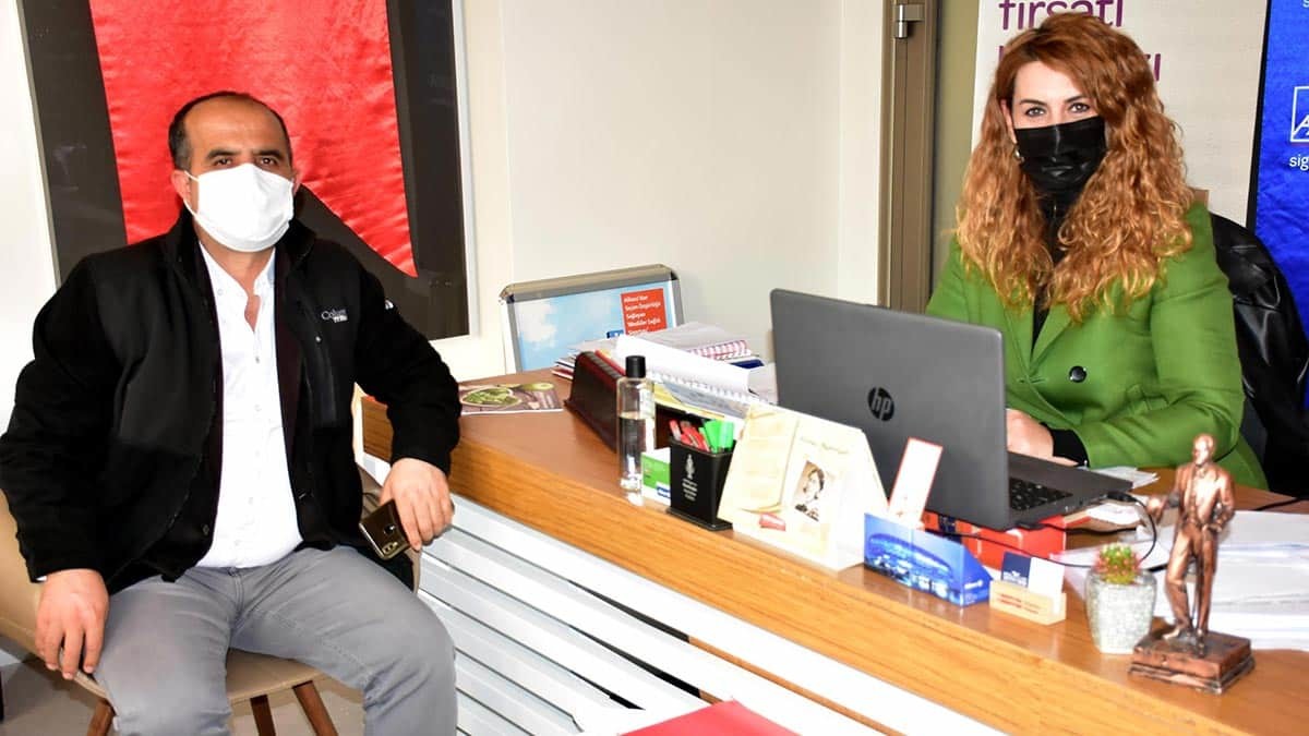 Nevin Uçak (46), "Sağlık sigortasına aşırı ilgi var. Geçen yıl bu zamanlara göre yüzde 100'e yakın talep artışı var. İnsanlarımız hem özel sağlık sigortasını hem tamamlayıcı sağlık sigortasını merak etmeye başladı" dedi.