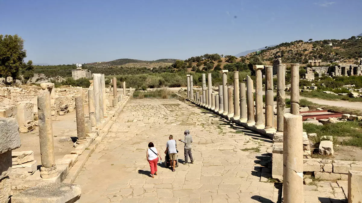 Antalya'nın kaş ilçesinde likya birliği'nin başkenti patara antik kenti'nde, bu yılın 10 aylık döneminde tüm zamanların ziyaretçi sayısı ve gelir rekoruna imza atıldı.