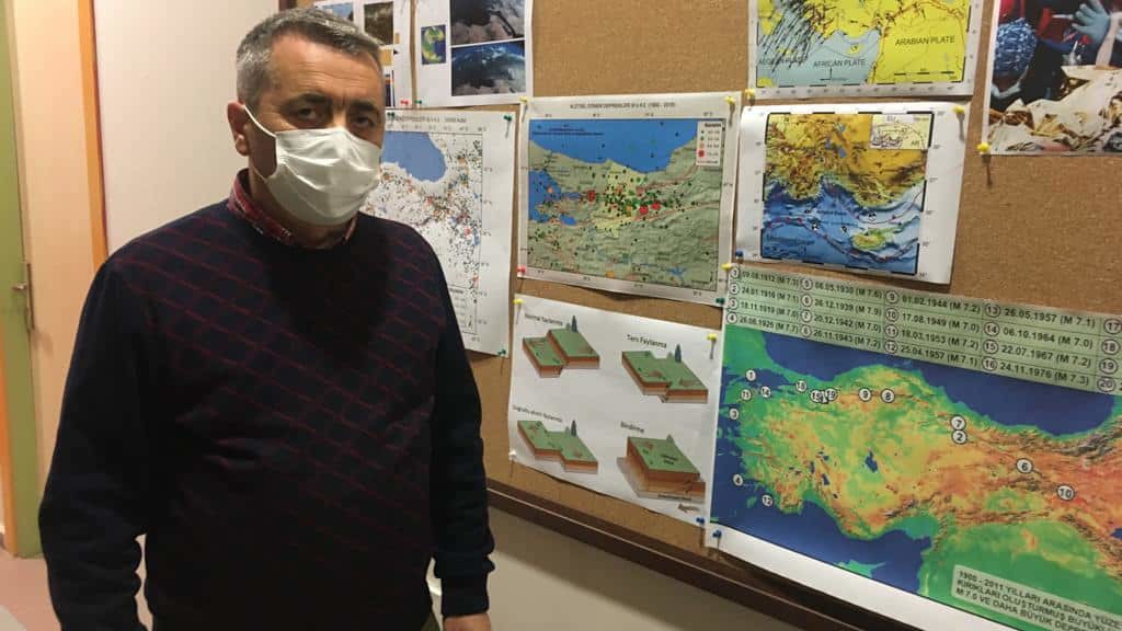 Kocaeli Üniversitesi Jeofizik Bölüm Başkanı Prof. Dr. Bülent Oruç, Kuzey Anadolu fay hattının güney koluna dikkat çekti.