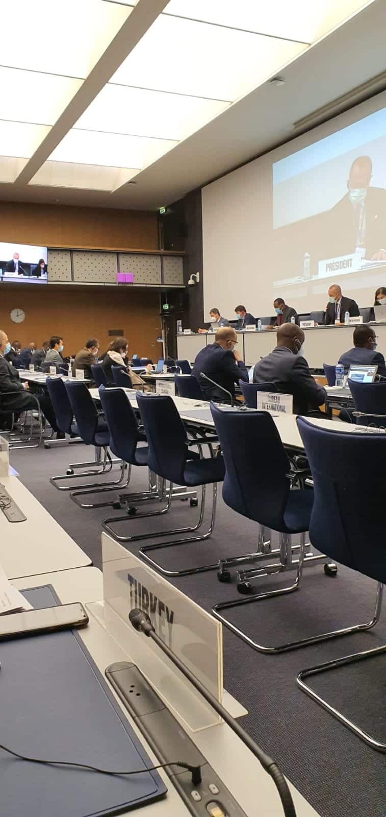 İsviçre'nin Bern kentindeki Dünya Posta Birliği (UPU) merkezinde düzenlenen toplantıya PTT ve PttAVM.com CEO'su Hakan Çevikoğlu katıldı.