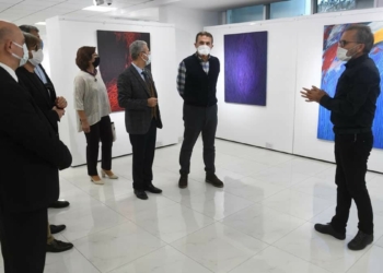 Mersin’de ressam Ahmet Yeşil'in (53) 138'inci sergisi olan ‘Yer, zaman ve mekan’ temalı resim sergisi, adının verildiği sanat galerisinde açıldı.