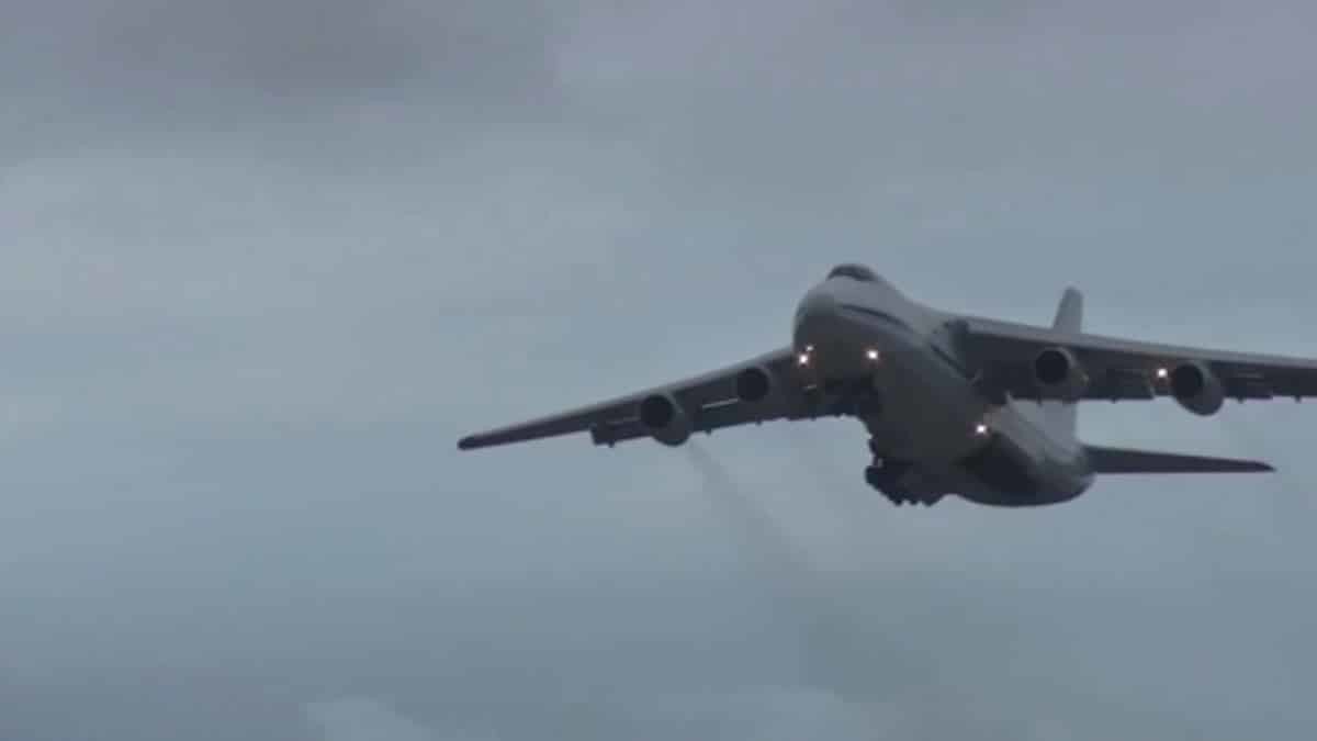 Rus barış güçleri 20 uçağı Erivan'a gönderdi